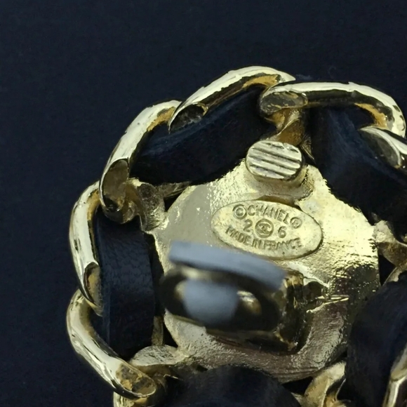 CHANEL CC LOGO TWIST GOLD TONE EARRINGS/UT2186 - Picture 9 of 10